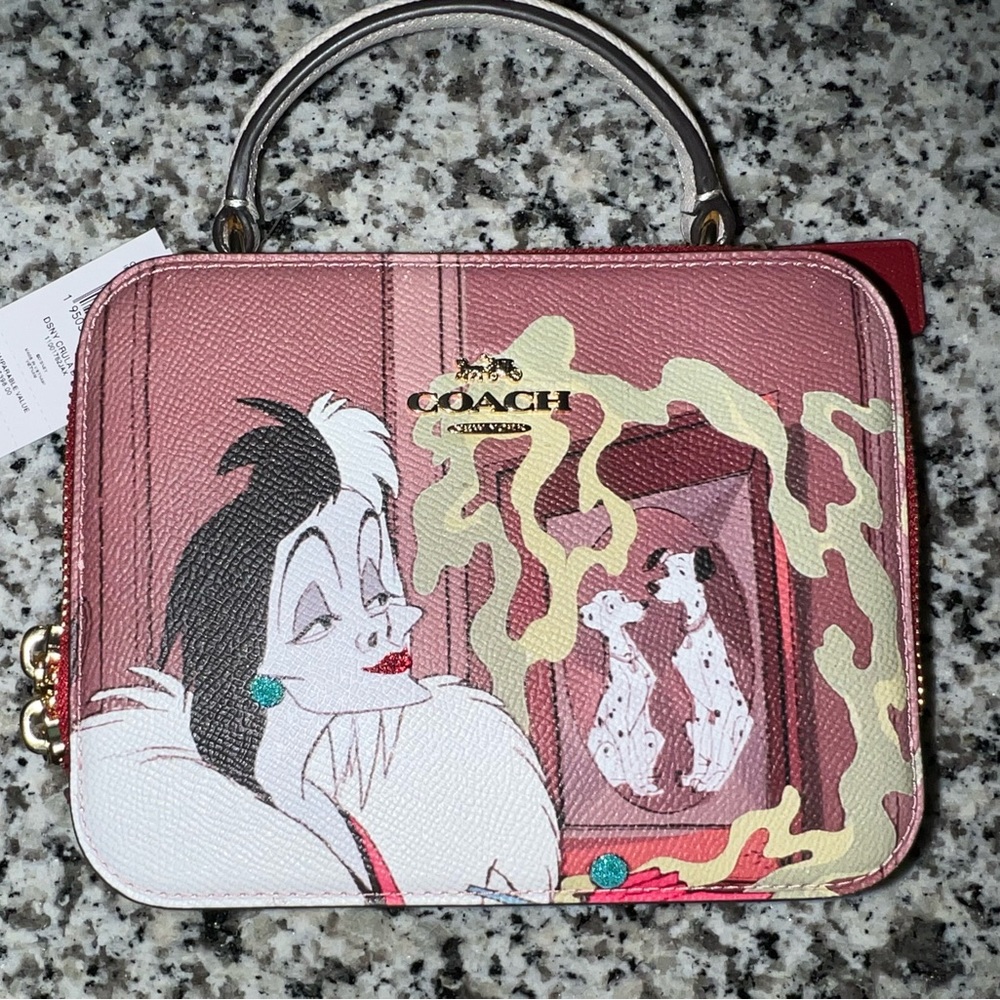 Coach X Disney evil queen. 101 Dalmatian. Cruella